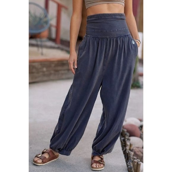 NWT Free People Slouchy Harem Twist and Shout Pants Black Free Movement Size XS - Picture 2 of 5